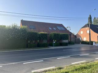 Ben je geïnteresseerd in dit pand te huur in Ieper? Surf dan naar de website www.dewaele.com, klik op de rode knop 'Bezoek aanvragen' en vul...