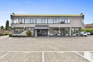 Te koop: ruim kantoor van 810 m², ideaal gelegen aan de Jan Tieboutstraat 67. Perfect voor bedrijven die op zoek zijn naar een functionele...