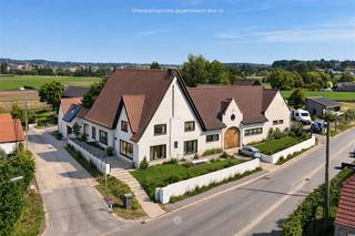 SAINT-SAUVEUR – Bent u op zoek naar een landelijke woning met eindeloos potentieel ?Misschien is dit pand dan wel iets voor u! De belangrijkste...