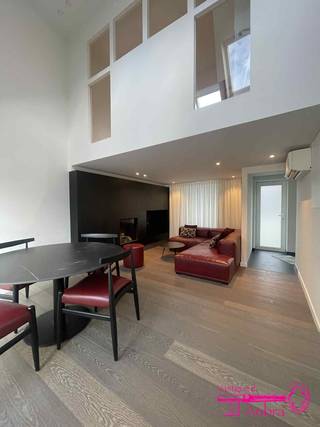 * Een volledig gerenoveerde rijwoning in het centrum van Tielt* Volledig geschilderd en gordijnen aanwezig* Overal inbouwspots en...