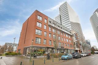 Adembenemend uitzicht: panoramisch zicht over BrusselRuime indeling: Drie slaapkamers, twee afzonderlijke badkamers en een open...