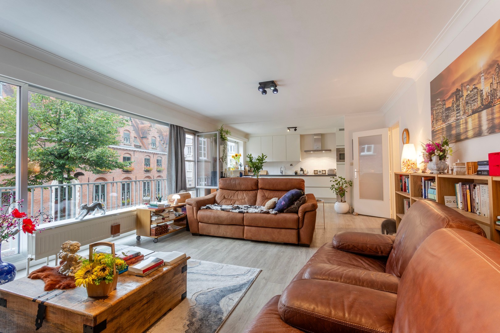 Volledig gerenoveerd twee-slaapkamerappartement in het centrum van Tielt. - foto 2