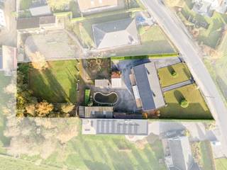 Deze alleenstaande woning met inpandige garage is gelegen in een landelijke en rustige omgeving te Ruiselede.Vooraan ligt een onderhoudsvriendelijke...