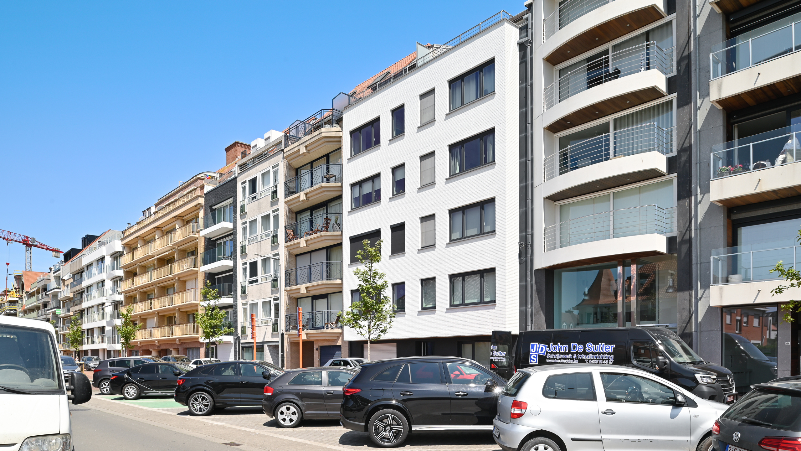 Ruim 3-slpk appartement met vrij uitzicht op de Koningslaan  - foto 1