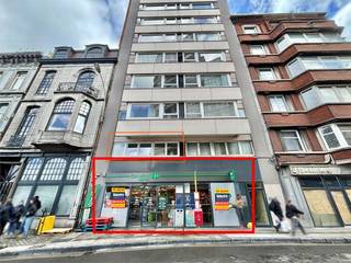 Investeringseigendom te koop, in de directe nabijheid van het winkelcentrum en Médiacité.Dit betreft een commercieel gelijkvloers, verhuurd aan...