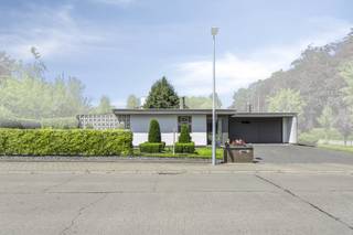 Dans un quartier résidentiel calme de Rumbeke, près du célèbre Sterrebos, nous trouvons cette maison de plain-pied individuelle de 1971 sur un...