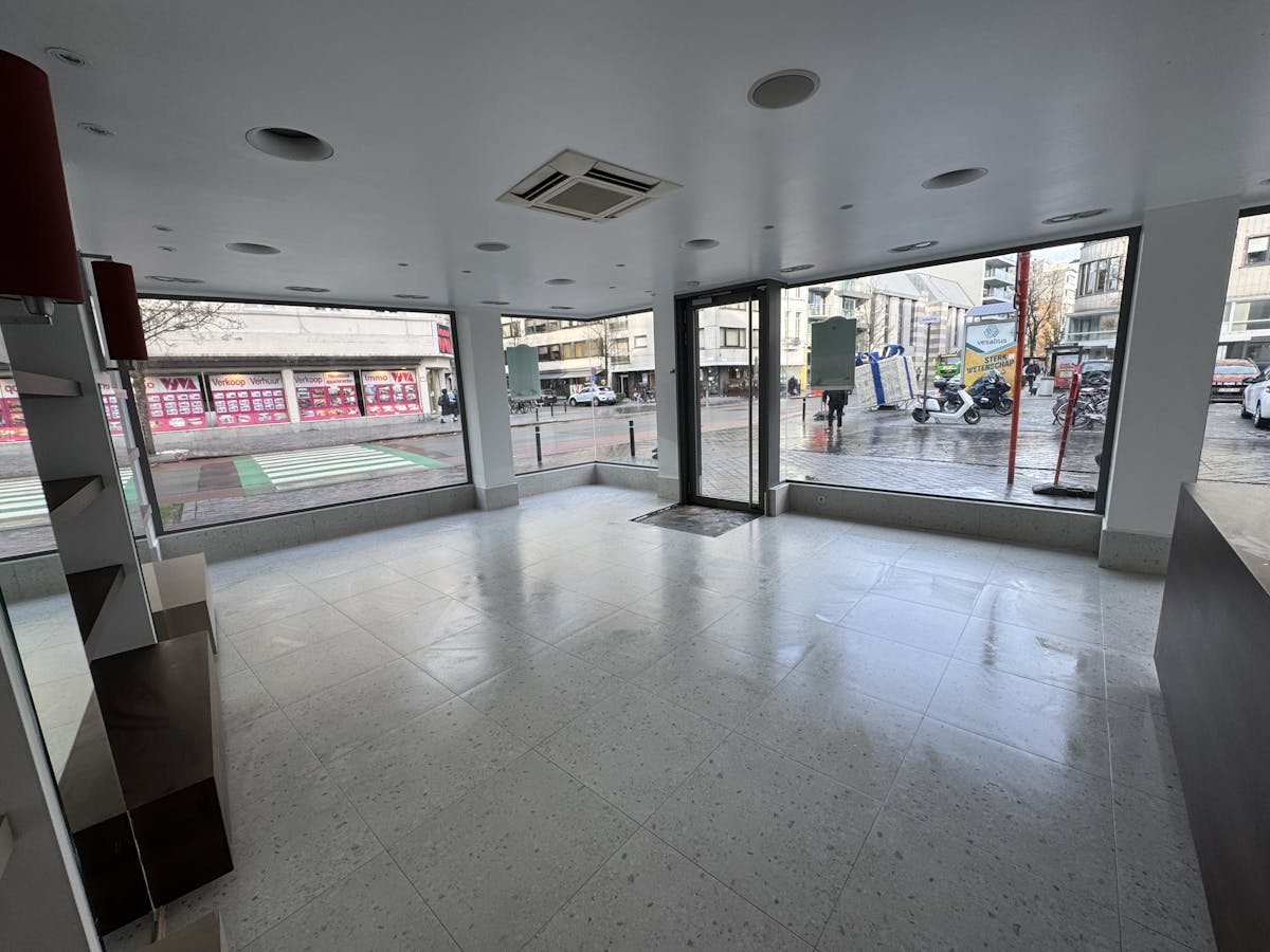 Propriété commerciale unique (55 m²) avec un emplacement d'angle - photo 5