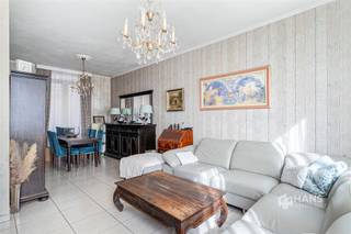 <p><span>Centrally located house (125 m²) with 3 bedrooms and 2 outdoor spaces (4-15 m²) in Deurne. </span></p><p><span> </span></p><p><span>The property is well located a stone's throw from the Rivierenhof and is easily accessible by public transport and car. Furthermore, there is also no shortage of velo stations in the vicinity. </span></p><p><span> </span></p><p><span>The property offers many possibilities thanks to its favorable layout. The electricity is compliant and the windows have double PVC glazing. A new boiler (Vaillant) was installed in 2021. </span></p><p><span> </span></p><p><span>You enter the entrance/trap hall, which on the right provides access to the living room (30 m²). At the back, it is connected to the separate kitchen (11 m²) with basic equipment. Furthermore, on the ground floor there is a closet for washing and drying machine and a separate toilet. The north-west-oriented outdoor space has an area of about’about 15 m².</span></p><p><span> </span></p><p><span>Upstairs there are 3 bedrooms of 5 m², 16 m² and 17 m². The room at the back opens onto a 4 m² terrace. The bathroom (7 m²) has a bathtub, shower stall and washbasin.</span></p><p><span> </span></p><p><span>Finally, the property has a spacious cellar (23 m²). Are you looking for a property with many possibilities in a convenient location near the Rivierenhof? Do not miss this opportunity! Habitable surface 125 m² ref: gross. vloeropp. EPC certificate. For more info or a free estimate visit </span><span><span>www.hansimmo.be</span></span></p><p><span> </span></p>