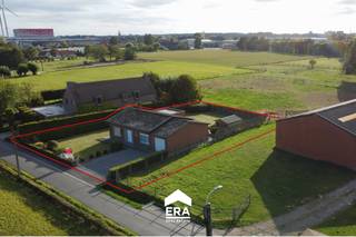 span style="color: rgb(211, 35, 35); font-size: 18px;">Gelijkvloerse woning met 2 slaapkamers en grote garage op een totale...