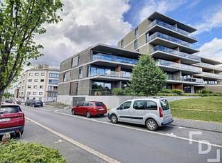 Neerstad is een rustige residentie aan een van de invalswegen van de Grote Markt van Ieper. De residentie bevindt zich vlak naast de bibliotheek...