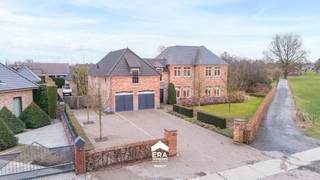 Deze prachtige woning in Bree, is gelegen op een residentiële locatie op een boogscheut van het centrum.Deze riante villa (bwj 2011) is met...