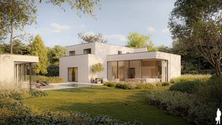 <strong>Moderne, energieneutrale villa op een ruim perceel van ca. 1863 m², residentieel gelegen aan de Valkenweg in Oud-Turnhout, op wandelafstand van het prachtige natuurgebied "De Liereman". Deze vrijstaande - nog te bouwen - villa combineert een warme, moderne architectuur met hoogwaardige afwerking en duurzame technieken. De villa zal een bewoonbare oppervlakte hebben van ca. 250–300 m² en is ontworpen met focus op comfort, lichtinval en energiezuinig wonen. </strong><strong>In deze fase kunnen kopers nog inspraak krijgen in de indeling en afwerking van de woning, zodat het eindresultaat volledig afgestemd is op hun wensen.<br /><br /></strong><span>Gelijkvloerse verdieping</span>: Ruime inkomhal met apart gastentoilet. Vanuit de inkomhal bereikt u de royale, lichtrijke woonkamer met grote raampartijen aan de achterzijde. Aangrenzend bevindt zich een gezellige bureauruimte, die via een open haard subtiel gescheiden is van het zitgedeelte. De zeer ruime open keuken vormt een mooi geheel met de rest van de leefruimte.<br /><br />Op het gelijkvloers bevindt zich ook de masterbedroom met ensuite badkamer en dressing. Verder zijn er twee ruime bergingen voorzien.<br /><br /><span>Eerste verdieping</span>: Hier bevinden zich drie volwaardige slaapkamers van ca. 20 m², 16 m² en 13 m², een ruime badkamer en een apart toilet op de nachthal.<br /><br /><u>Technieken en afwerking:</u> Een E-peil van 0 of minder wordt u gegarandeerd: Hoogwaardige isolatie, duurzame, energiezuinige technieken zoals warmtepomp (water-water, met boring van 90 m) met vloerverwarming en -koeling, zonnepanelen, superisolerende beglazing, ventilatiesysteem D en regenwaterrecuperatie.<br /><br /><strong>Voor meer gedetailleerde informatie kunt u contact opnemen met ons kantoor.<br /><br /></strong><span>Bijzonderheden:</span><strong><br /></strong>- Mogelijkheid tot thuisbatterij<br />- Aansluiting voor een laadpaal <br />- Robotmaaier <br />- Gevelverlichting<br />- Voorbekabeling voor tuinverlichting <br />- Wachtbuis voor een automatische poort<br />- De woning kan in overleg nog naar wens van de koper worden aangepast<br />- Verkoop onder de wet Breyne<br />- 12% registratierechten op het grondaandeel en 21% btw op de constructie