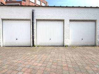 EEN AFZONDERLIJKE GARAGE TE KOOP IN HARTJE TIELT!Bent u op zoek naar een vlot bereikbare en goed gelegen garage? Deze garage in de Kortrijkstraat te...