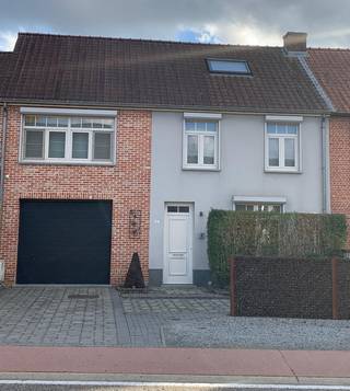Energiezuinige woning met hoogwaardige afwerking en ideale liggingGelegen op wandelafstand van het centrum en met een vlotte verbinding naar de E313,...