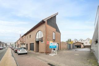 Ontdek deze uitzonderlijke eigendom met een bewoonbare oppervlakte van maar liefst 686 m², perfect voor wie wonen en werken graag combineert...