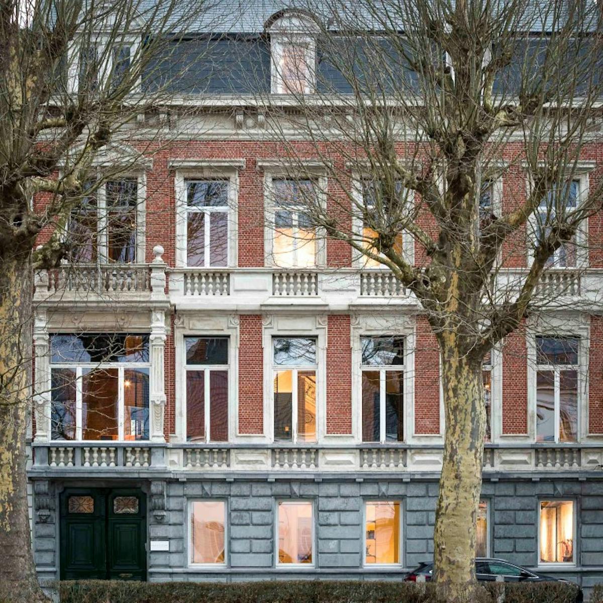 Fully equipped luxury offices for rent in the center of Ghent - photo 2