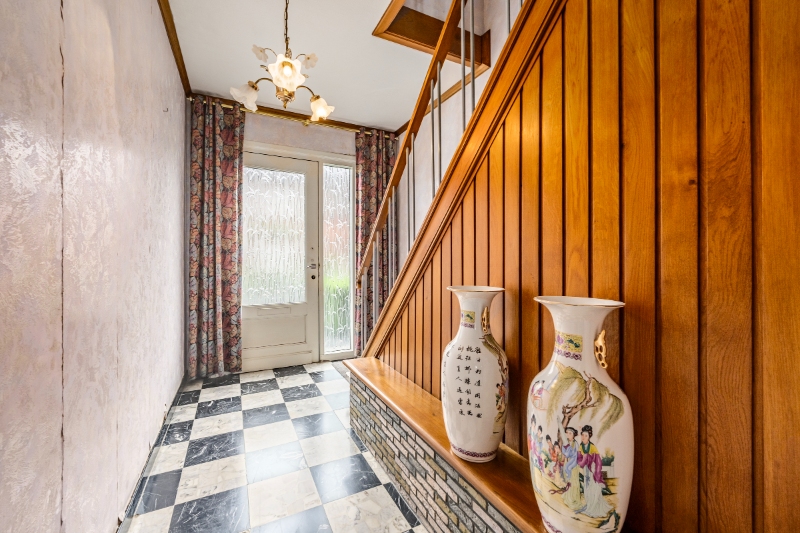 Hooglede-centrum. Charmante | ruime | half open bebouwing op 740m2 met > 4 slaapkamers, apart bijgebouw van +/- 60m2. Ideaal voor gezinnen / extra polyvalente ruimtes, ideaal gelegen. - foto 4
