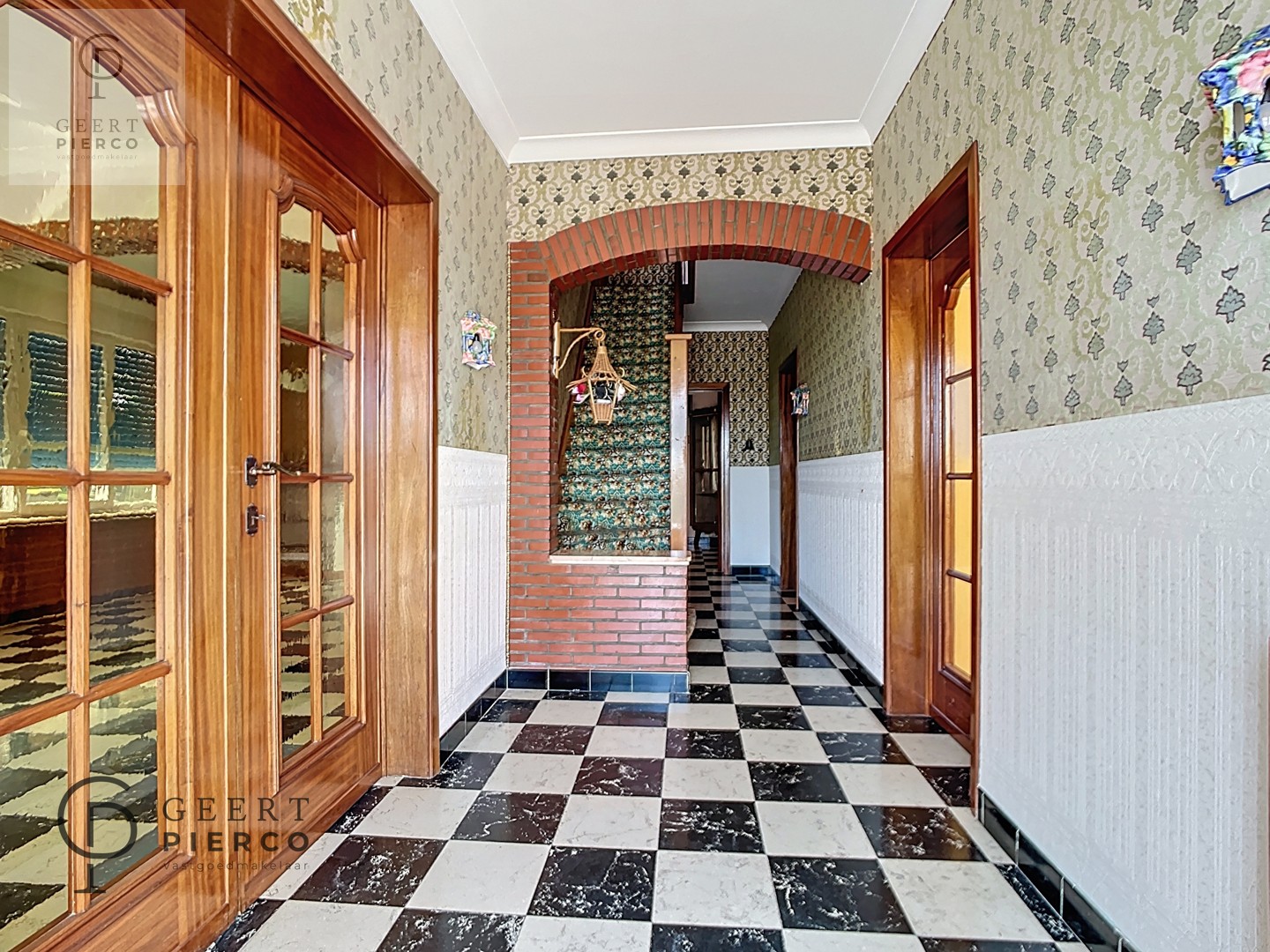 Deze te renoveren woning is gelegen in het landelijke Rumsdorp en dit op slechts enkele minuten rijden van Landen, Zoutleeuw en Tienen. - foto 2