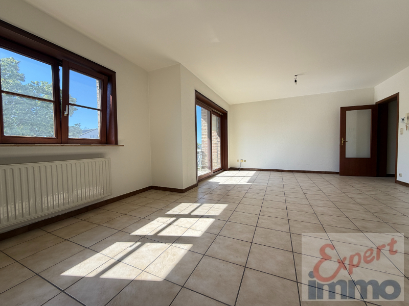Heel gezellig, lichtrijk, ruim (90 m²) EN goed geïsoleerd appartement met 2 slaapkamers en 2 terrassen. - foto 3