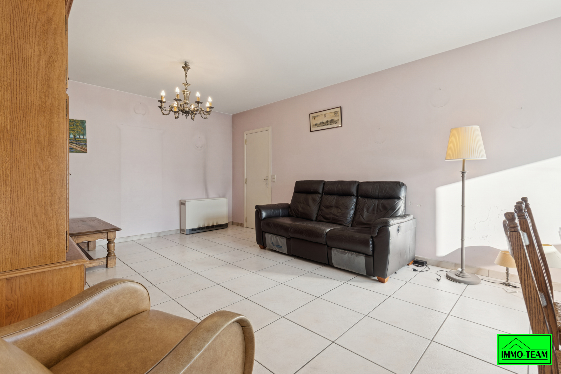 Ruim gelijkvloers appartement met garage - foto 3