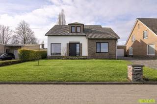 Deze alleenstaande gezinswoning is gelegen in 8760 Tielt (Meulebeke), meer bepaald in de Pittemstraat 135, en bevindt zich op een ruim en...