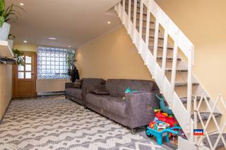 HOBOKEN | RIJWONING MET DRIE SLAAPKAMERS, TUIN EN ACHTERLIGGENDE GARAGEBOX OP EEN TOTALE GRONDOPPERVLAKTE VAN 130m² | EPC 315 |Indeling als volgt :...