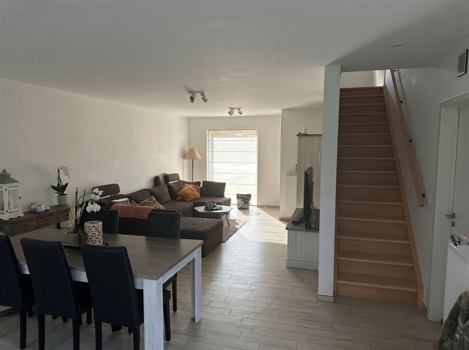 Instapklare woning TE HUUR  met vlotte bereikbaarheid. - foto 4
