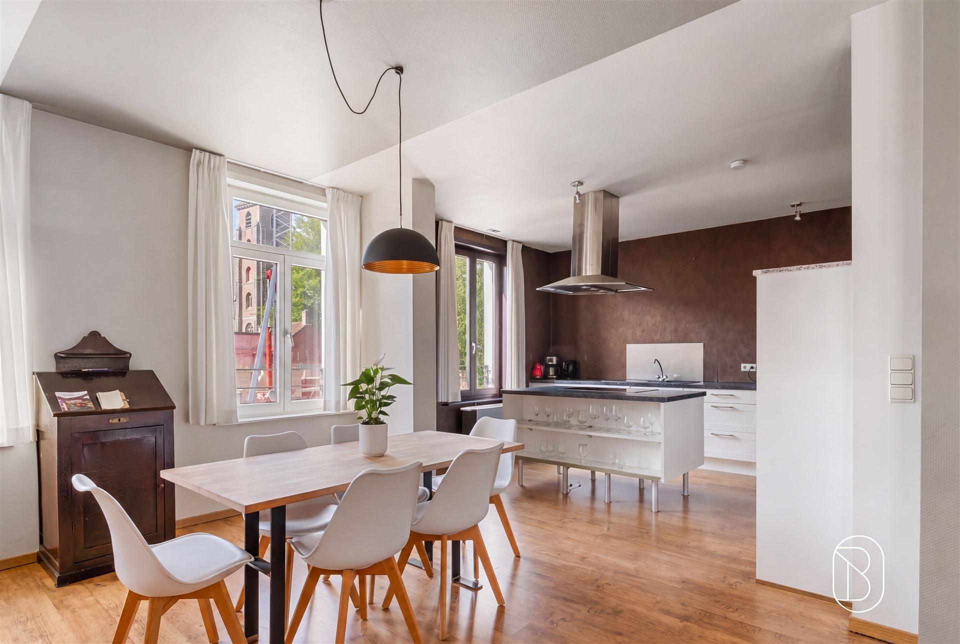 Handelspand + 2 gerenoveerde appartementen hartje Kortrijk - foto 5