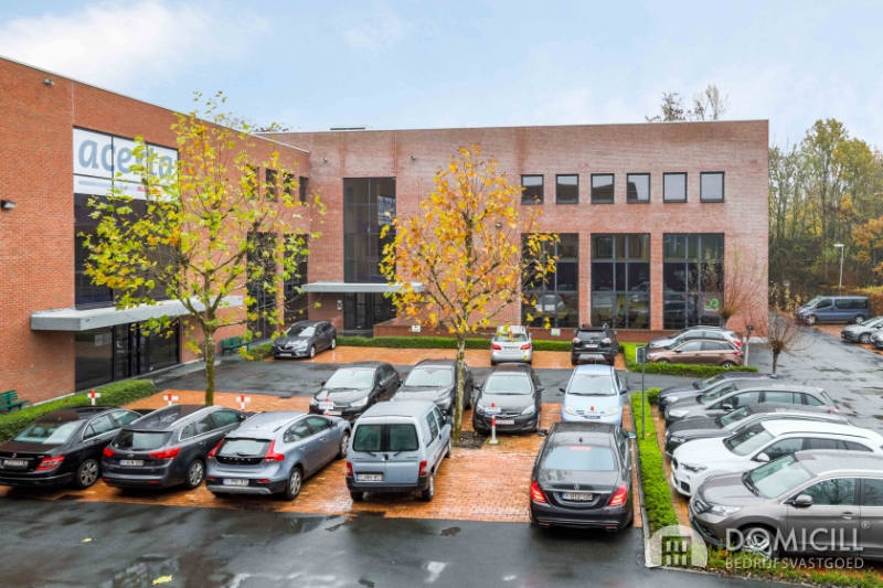 Roeselare, stadsrand: Vlot bereikbare zeer ruime open en lichtrijke kantoorruimte (307m²) met parking aan ring van Roeselare - foto 4