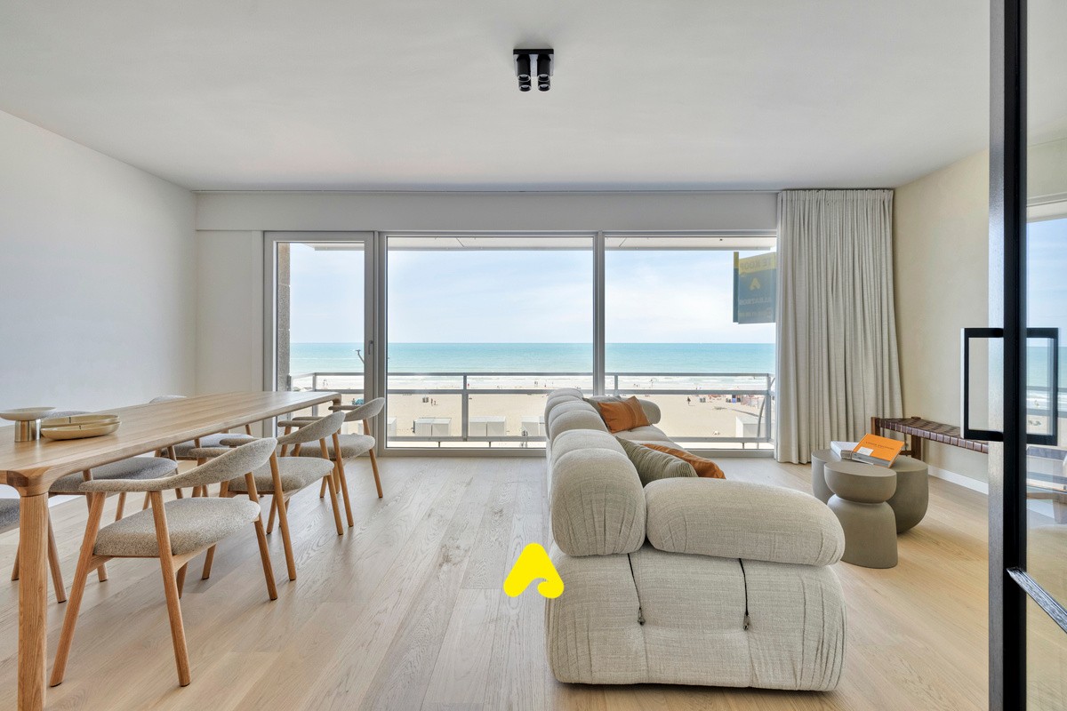 Prachtig gerenoveerd en luxueus afgewerkt appartement met frontaal zeezicht - foto 4