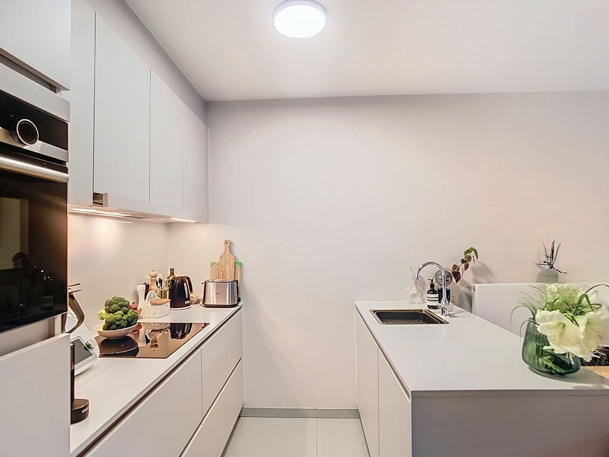 Recent apartment with parking space in the center of Ypres - photo 4