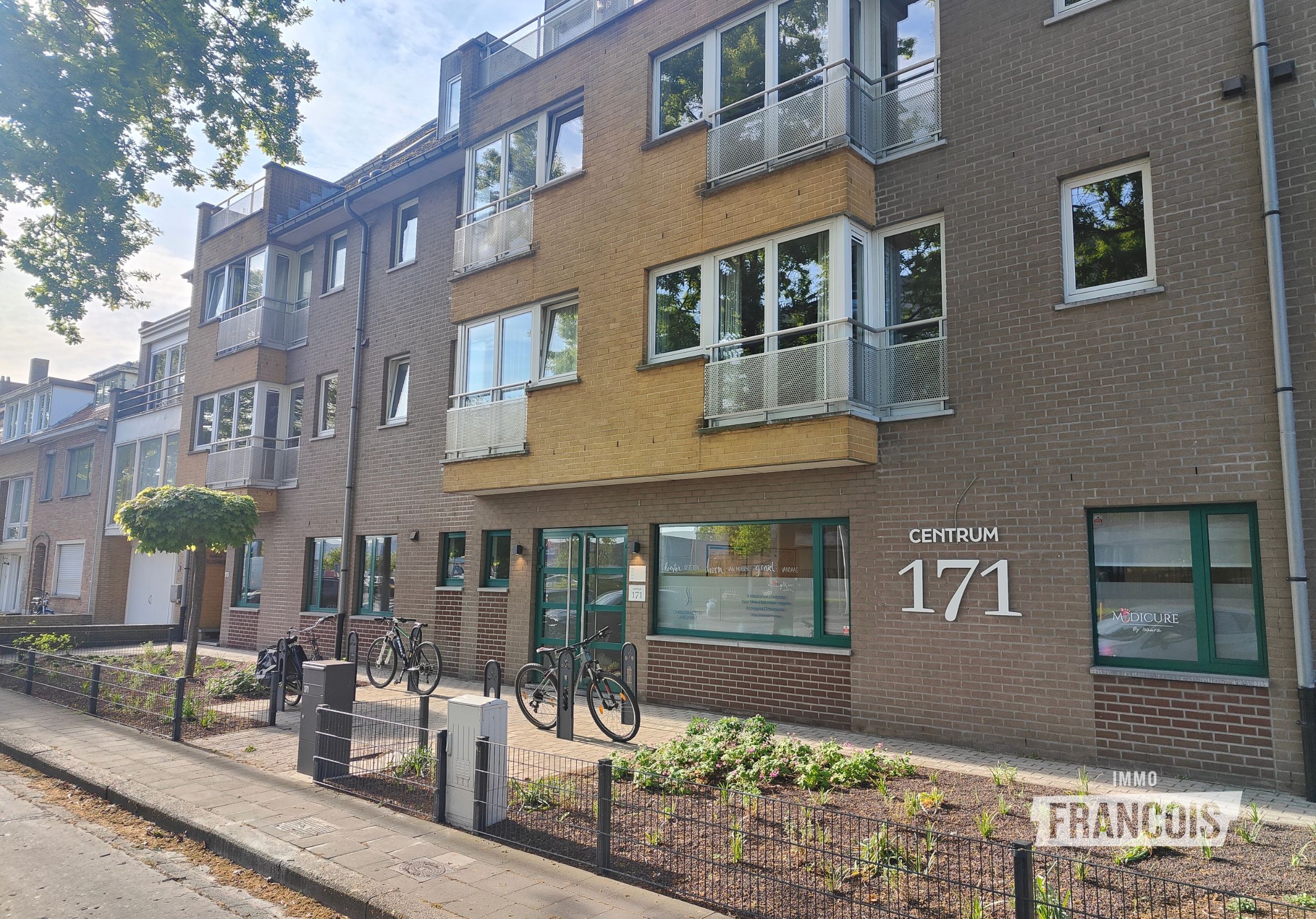 Commercial for rent in Sint-Kruis - photo 1