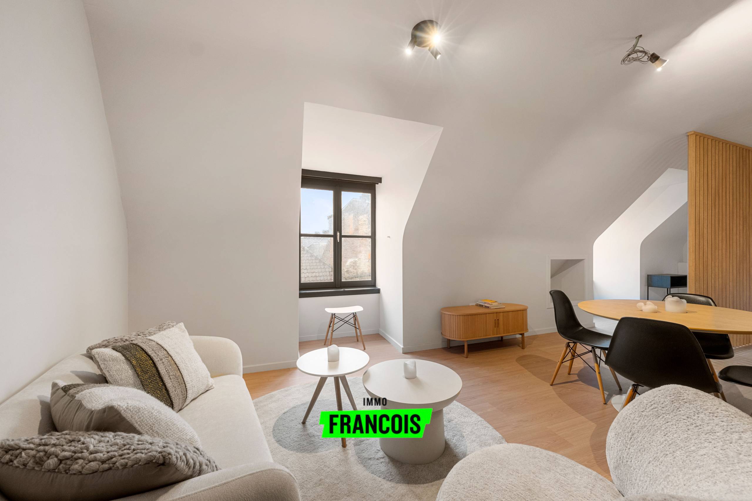 Prachtig gerenoveerde en gemeubileerde studio op toplocatie in Brugge - foto 4