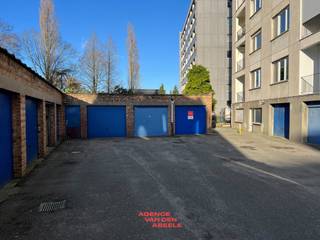 Deze afgesloten garagebox bevindt zich op wandelafstand van het station aan de achterzijde van de Residentie " San Michele ". Afmetingen 6.75 X 2.85...