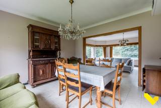 Te renoveren woning met groen karakter en stallingen.Volledig te renoveren woning met groen karakter voorzien van 245m² naastliggende stallen op...
