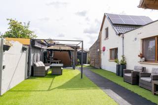 Deze ruime en veelzijdige halfopen woning op TOPLOCATIE combineert comfortabel wonen met tal van mogelijkheden. Het eigendom beschikt over...