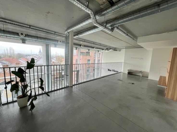 200 m² commerciële ruimte met mezzanine in hartje Merchtem – toplocatie met visibiliteit - foto 4