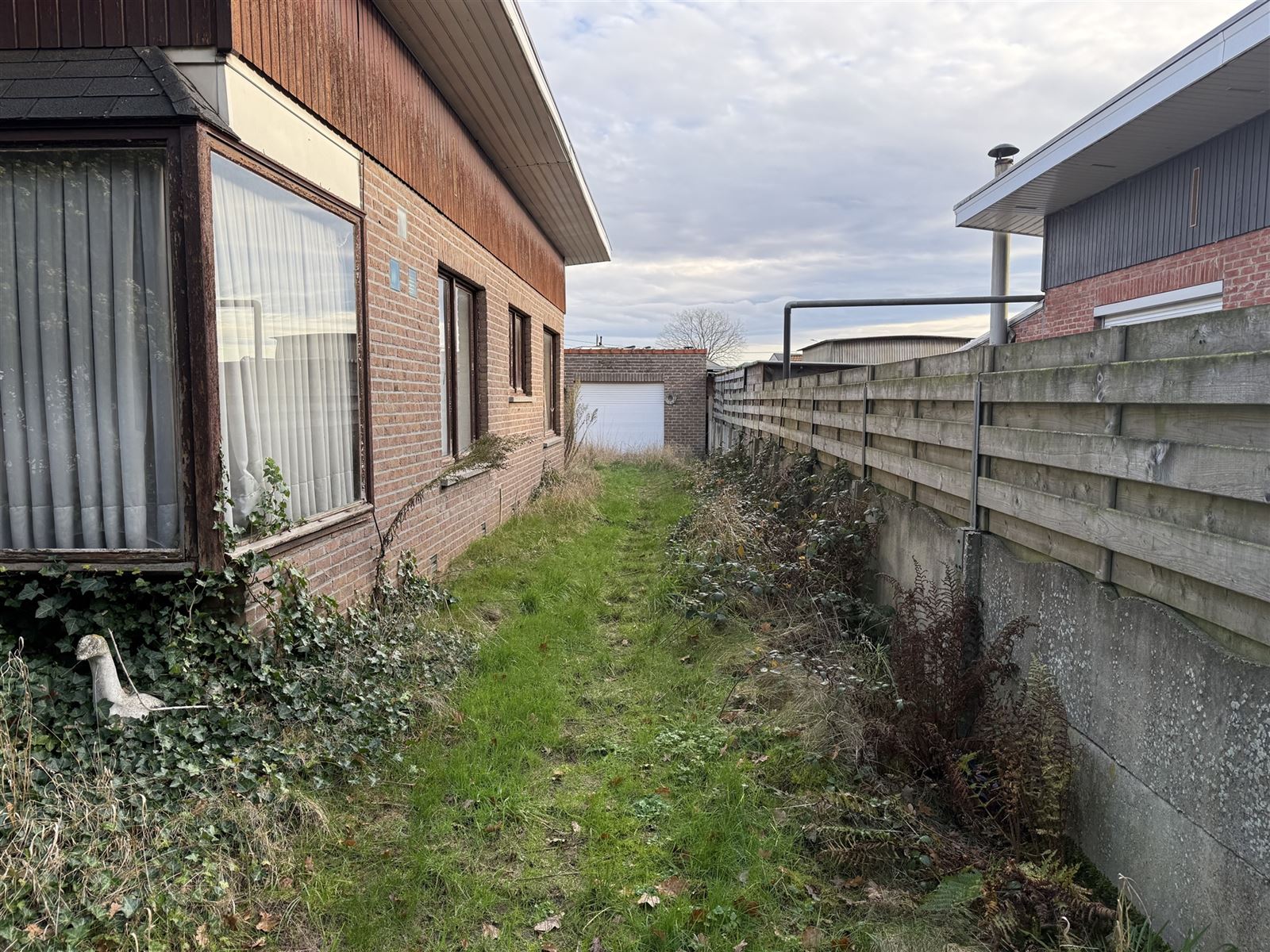 Te slopen/te renoveren woning  - foto 3