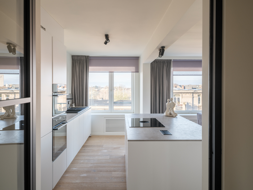 Ruim en lichtrijk 3 slpk appartement met terras nabij het station Gent-Sint-Pieters - foto 4