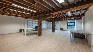 Eén van de eerste pakhuizen die in de omgeving van het Eilandje gerenoveerd werden. Mooie renovatie, met behoud van authentieke elementen, die...