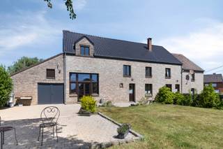 Ben je op zoek naar een kangoeroewoning of wens je gewoon veel ruimte voor je groot gezin in een groene omgeving? Deze ruime gerenoveerde oude...