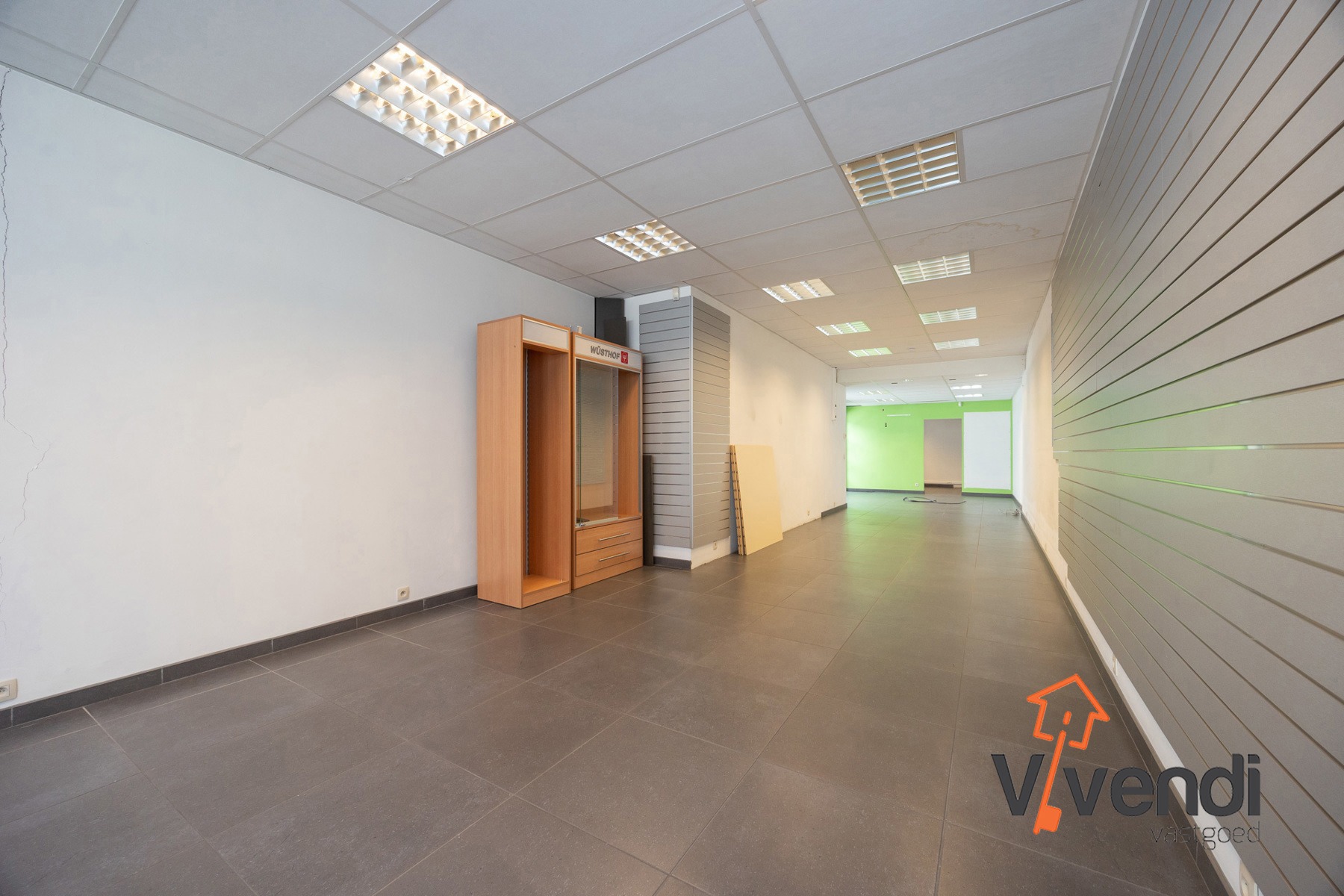 Ruime winkel/kantoor pal in het centrum. - foto 4