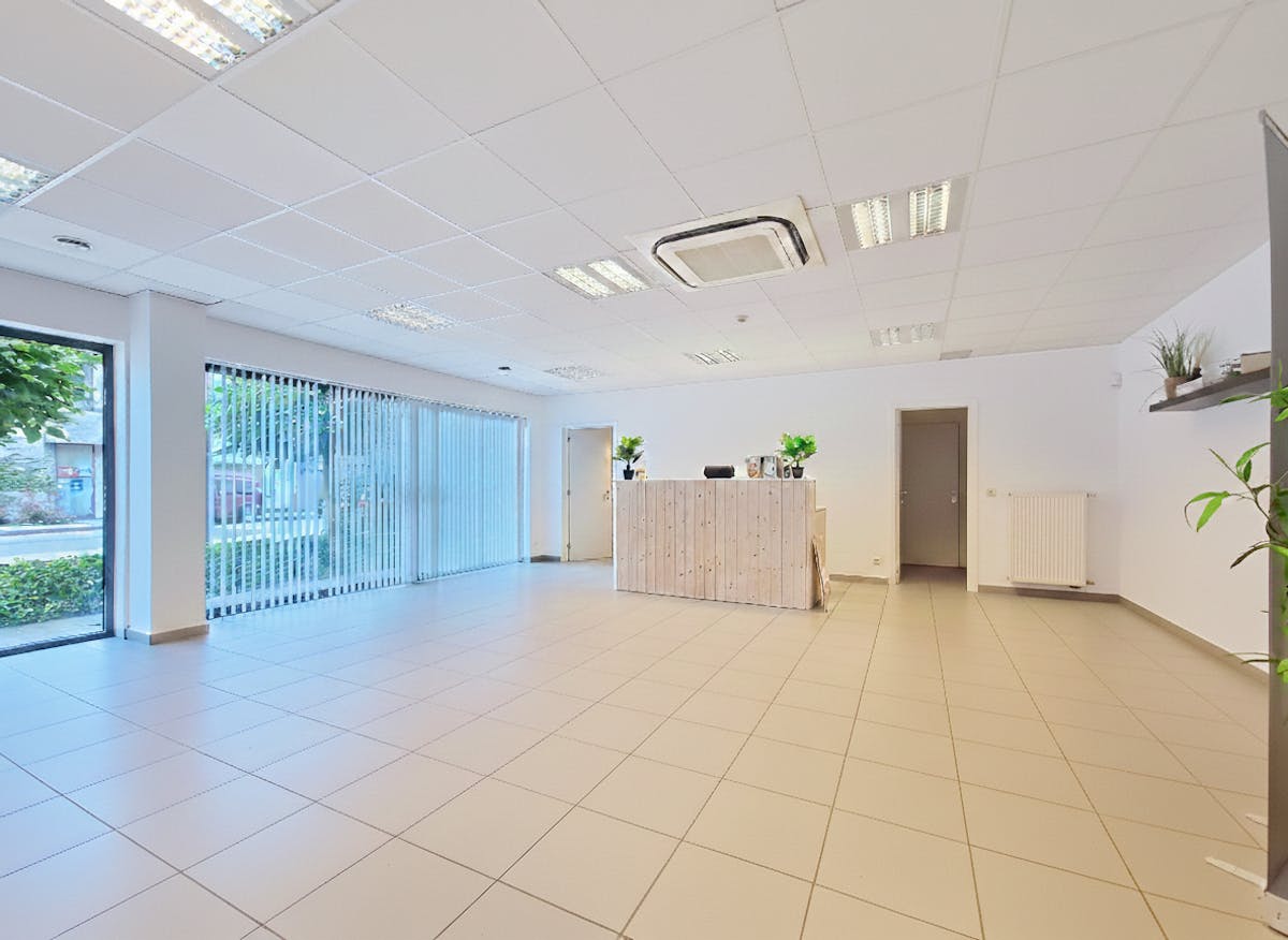 Instapklaar handelspand (94 m²) met parking te huur in Gent - foto 2