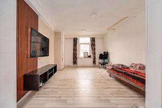 <p><span>Te renoveren woning met 3 slaapkamers op centrale locatie!</span></p><p><span> </span></p><p><span>Ontdek deze charmante, te renoveren woning met een bewoonbare oppervlakte van ca. </span><span>104 m²</span><span>, gelegen op een centrale locatie met vlotte verbinding naar winkels, openbaar vervoer en belangrijke invalswegen. </span></p><p><span> </span></p><p><span>We betreden de woning via de inkomhal die toegang verleent tot de kelder en de leef- en eetruimte. Aansluitend de leef- en eetruimte vindt u de keuken die tal van mogelijkheden biedt. Naast de keuken bevindt zich de badkamer die voorzien is van een bad/douche combinatie, lavabo, toilet en aansluiting voor was & droog.</span></p><p><span> </span></p><p><span>Via een vaste trap bereiken we de eerste verdieping. Deze verdieping is voorzien van 2 slaapkamers. </span></p><p><span> </span></p><p><span>Op de tweede verdieping (zolderverdieping) bevindt zich de master bedroom. </span></p><p><span> </span></p><p><span>Ideaal voor een klein gezin of als investering. </span></p><p><span> </span></p><p><span>Bijzonderheden:</span></p><p><span><br />- Bewoonbare oppervlakte ca. 104 m² (cfr. EPC)<br />- 3 slaapkamers</span></p><p><span>- Momenteel verhuurd aan €1100/maand</span><span><br />- Kelder<br />- Rolluiken aanwezig<br />- centrale ligging nabij winkels en openbaar vervoer</span></p><p><span> </span></p><p><span>Afmetingen zijn indicatief</span></p><p><span> </span></p><p><span>Ben jij geïnteresseerd in deze woning te koop in Merksem, ben je op zoek naar ander vastgoed, een investering of wens je de waarde van jouw eigendom te kennen? Dan ben je bij BOLT Immo aan het juiste adres! Wij helpen jou graag verder.</span><span> </span></p><p><span> </span></p>