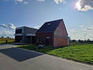 De foto is een voorbeeld van een afgewerkte woning.U bepaalt zelf de stijl & indeling van uw woning.Geniet van een rustige ligging én het gemak...