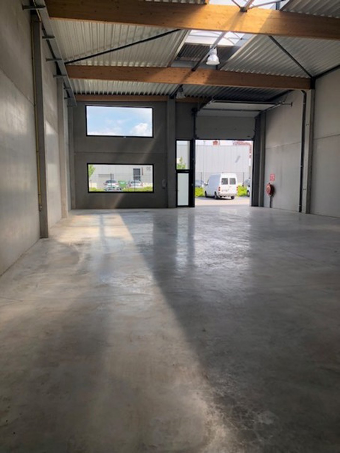 KMO Unit met 3 autostaanplaatsen - foto 4