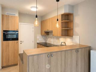 <p><span>DE PINTE - Pintestraat 42: Are you looking for a</span><span> bright, single-level apartment</span><span> in downtown De Pinte? Then read on.</span></p><p><span><br />Key features:</span></p><ul><li><span>Located in downtown De Pinte near major highways (E17, N60), shops, and public transportation</span></li><li><span>Small-scale project </span></li><li><span>Bright living spaces</span></li><li><span>Includes a parking space and bike storage</span></li><li><span>Pleasant south-facing terrace</span></li></ul><p><span> </span></p><p><span>Layout:</span></p><p><span>Entryway, living area with open kitchen, storage room (with washing machine hookup), separate toilet, bathroom equipped with double sink vanity and walk-in shower, two bedrooms.</span></p><p><span>Sunny terrace adjacent to the bedrooms.</span></p><p><span> </span></p><p><span>The property is enclosed by an electric gate on the street side, ensuring privacy for every resident.</span><span><br />Thanks to its excellent insulation, high-efficiency boiler, and Type D ventilation system, this apartment is extremely energy-efficient.</span></p><p><span><br />Rent: €,985 + €,40 in common area fees; EGW to be billed separately.</span></p><p><span>Available immediately.</span></p><p><span> </span></p><p><span>Contact Axel Lenaerts Real Estate to schedule a viewing: 0498/12.20.53 or Lieselot@axellenaerts.be</span></p><p><span> </span></p>