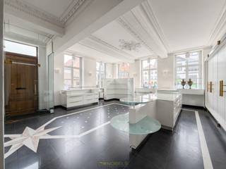 MULTIFUNCTIONEEL HANDELSPAND MET 2 APPARTEMENTEN gelegen in het STADSCENTRUM van Oudenaarde. Deze EXCLUSIEVE EIGENDOM is gelegen UITERST...