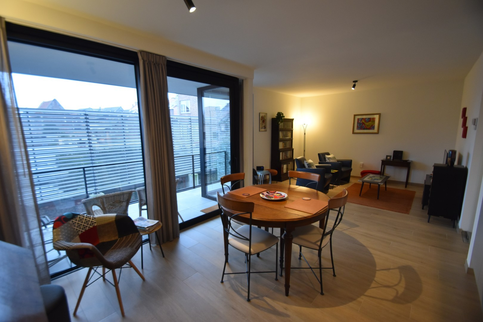 Centraal gelegen nieuwbouw appartement met staanplaats - foto 2