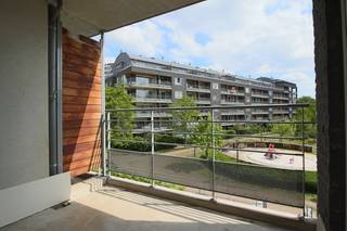 TE HUUR: modern appartement in de tuinen van Jette, op een rustige locatie nabij UZ Jette en het openbaar vervoer.Dit lichtrijke appartement, gebouwd...